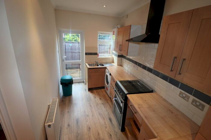2 Bedroom End Of Terrace House To Rent In Clifton Road, Ilford, IG2