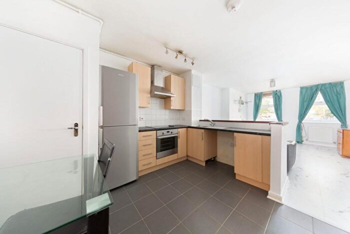 2 Bedroom Flat To Rent In Aberfeldy Village Canning Town, E14