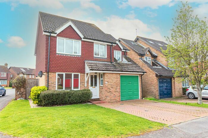 4 Bedroom Detached House To Rent In Trefoil Close, Wokingham, RG40