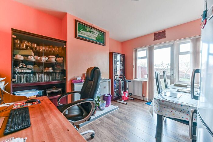 3 Bedroom Terraced House For Sale In Kynaston Avenue, Thornton Heath, CR7