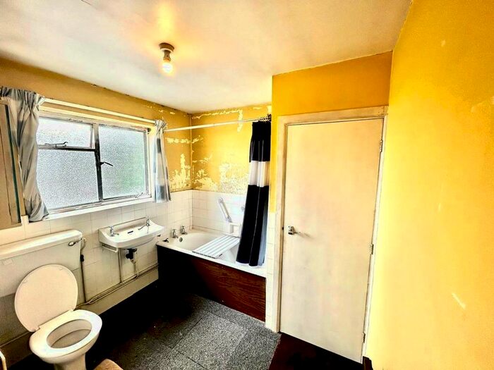 2 Bedroom Flat For Sale In Keymer Road, Hassocks, BN6