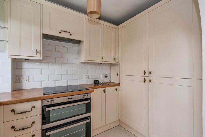 1 Bedroom Flat For Sale In Crombie Close, Waterlooville, Hampshire, PO8