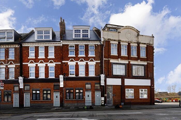 Studio To Rent In Burnley Road, Dollis Hill (Inclusive Of Gas, Heating+Water), NW10