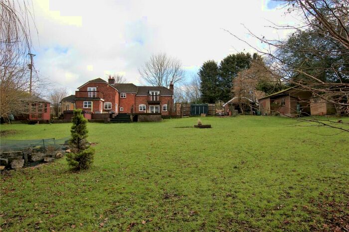 4 Bedroom Detached House To Rent In Knoll Lane, Corfe Mullen, Wimborne, Dorset, BH21