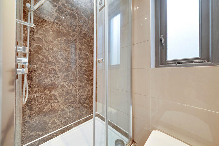 2 Bedroom Apartment To Rent In Fieldgate Street, E1