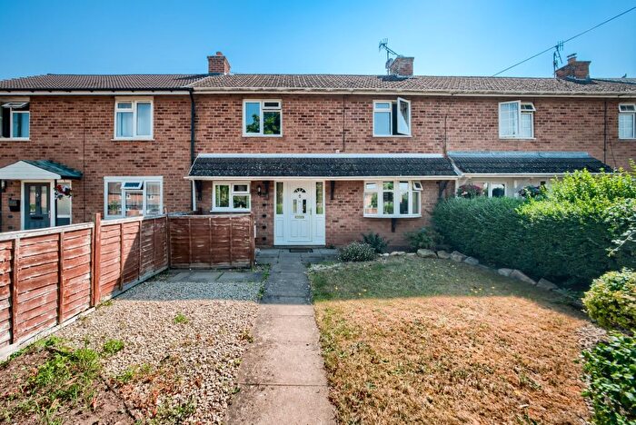 3 Bedroom Terraced House For Sale In The Leys, Bidford-On-Avon, Warwickshire, B50