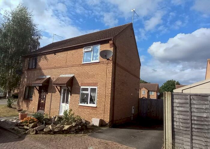 2 Bedroom Semi-Detached House To Rent In Truro Close, Sleaford, NG34