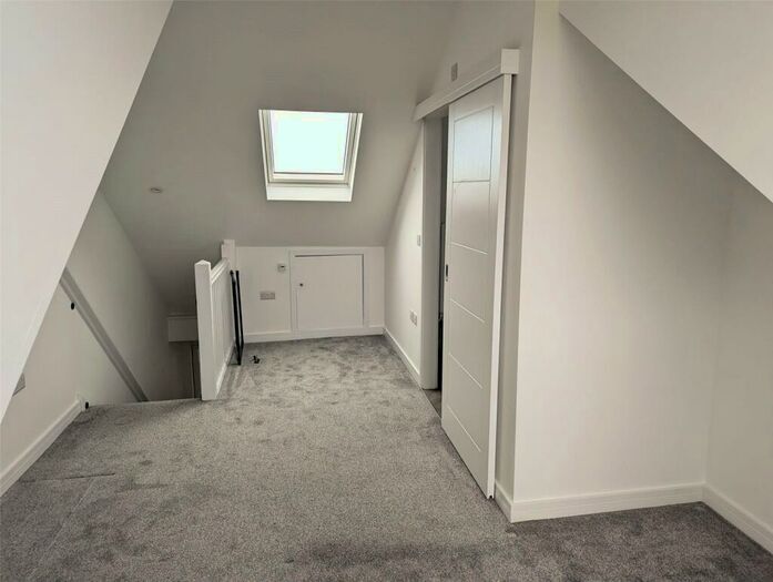 2 Bedroom Apartment To Rent In Clifton Court, Portland, Dorset, DT5