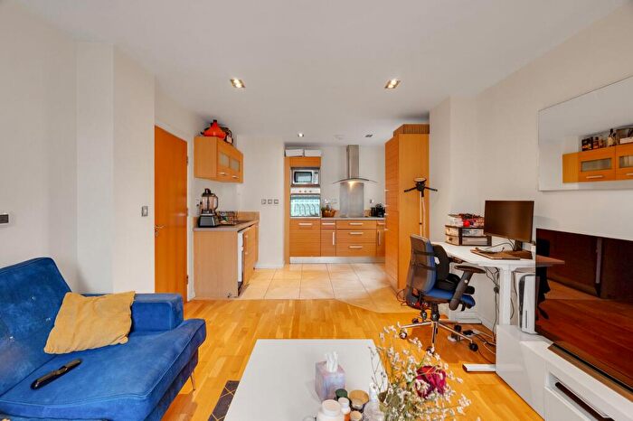 1 Bedroom Flat For Sale In Limeharbour, London, E14