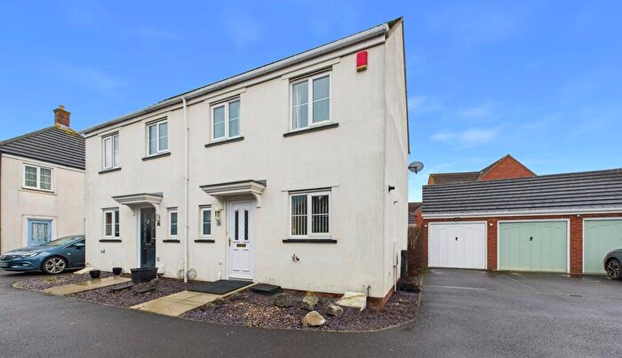 3 Bedroom Semi-Detached House For Sale In The Badgers, St Georges, Weston-Super-Mare, BS22