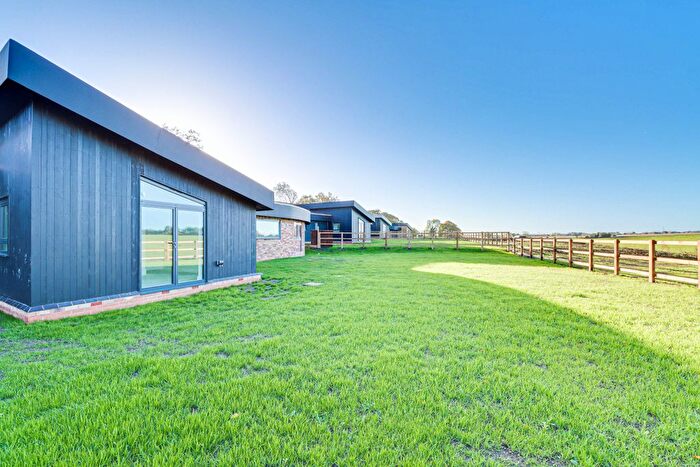 3 Bedroom Detached House For Sale In Windmill Road, Pepperstock, Hertfordshire, LU1