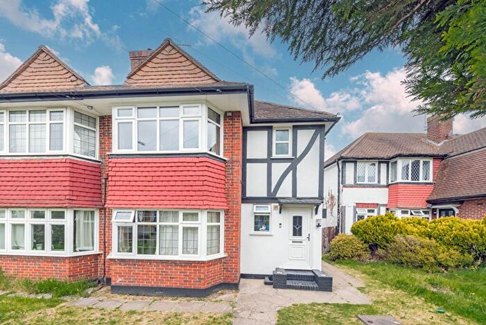 2 Bedroom Maisonette For Sale In Tudor Drive, Morden, SM4