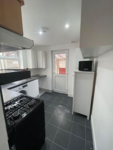 2 Bedroom Maisonette To Rent In Munster Avenue, Hounslow, Middlesex, TW4