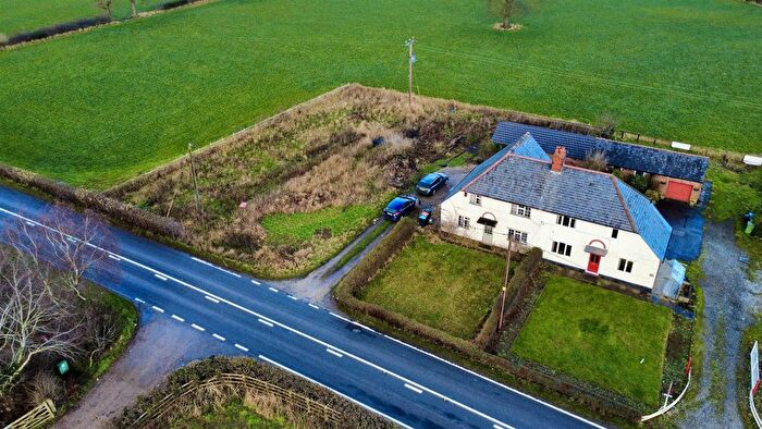 3 Bedroom Semi-Detached House For Sale In Northwich Road, Dutton, Warrington, WA4