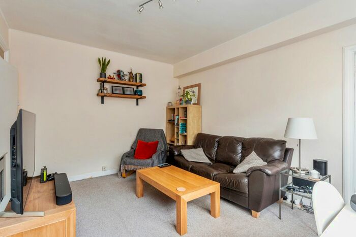 1 Bedroom Flat To Rent In Hamlet Gardens, London, W6