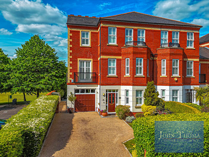 5 Bedroom Semi-Detached House For Sale In Rosebury Square, Woodford Green, Redbridge, IG8