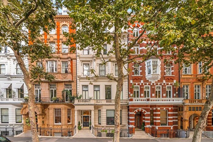 2 Bedroom Flat To Rent In Queen's Gate, South Kensington, SW7
