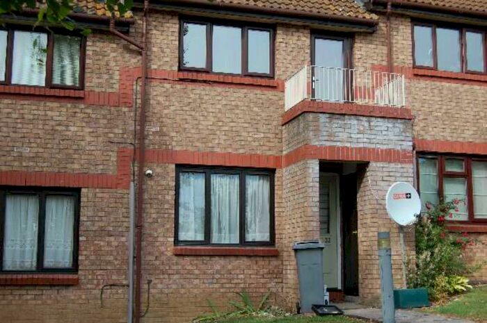 1 Bedroom Flat To Rent In Viewfield Close, Harrow, HA3