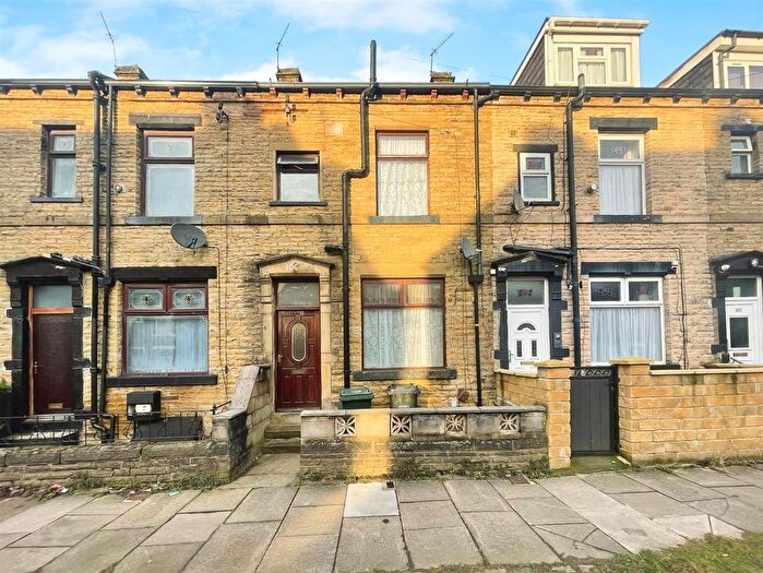 3 Bedroom Terraced House For Sale In Carrington Street, Bradford, BD3