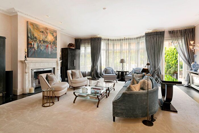 2 Bedroom Flat For Sale In Cadogan Place, Belgravia, London, SW1X