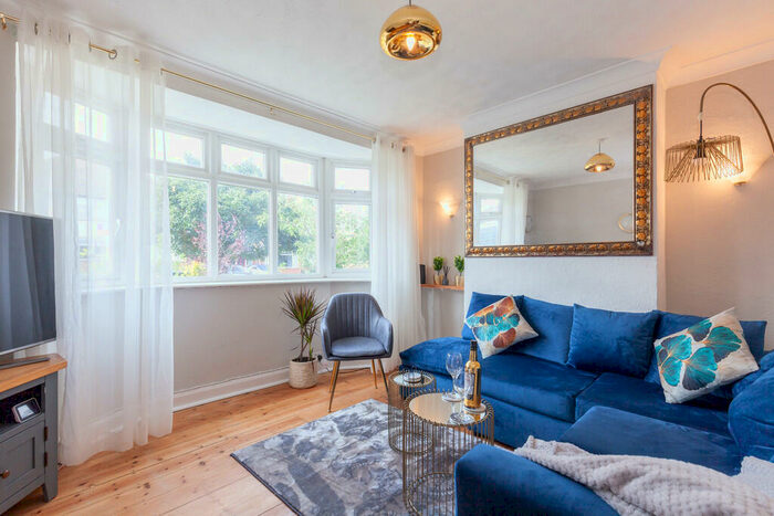 3 Bedroom Semi-Detached House To Rent In Delbush Avenue, Headington, OX3