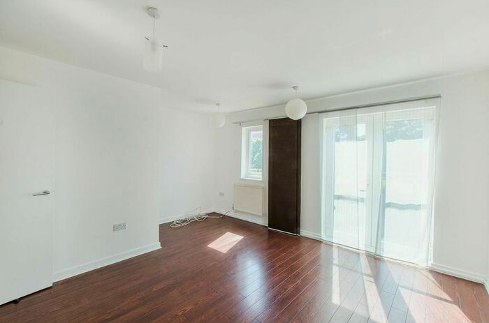 3 Bedroom Property To Rent In Calypso Crescent, Peckham, London, SE15