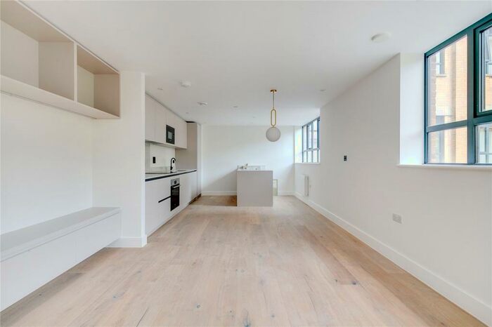 2 Bedroom Apartment To Rent In Irene House, Balham High Road, London, SW12