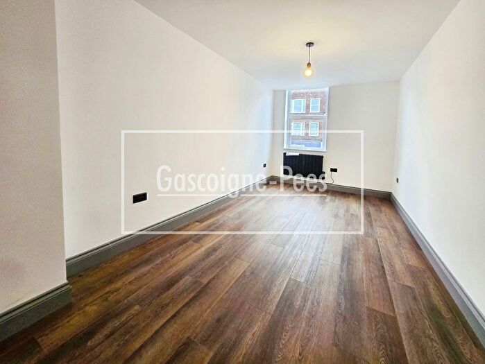 1 Bedroom Flat To Rent In Central Road, Worcester Park, KT4