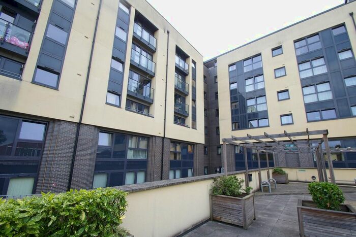 1 Bedroom Flat To Rent In St Albans Road, Watford, WD17