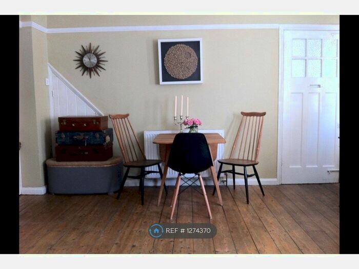 2 Bedroom Flat To Rent In Beardell Street, London SE19