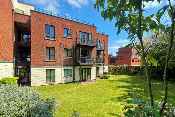 2 Bedroom Apartment To Rent In High Road, South Woodford, E18