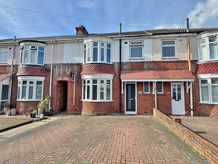 3 Bedroom Terraced House For Sale In Birdwood Grove, Portchester, PO16