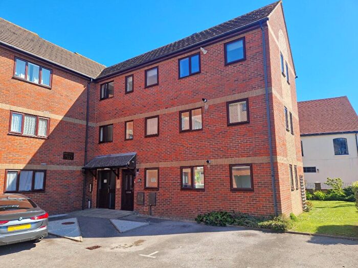 2 Bedroom Flat To Rent In Wises Court, Mumby Road, Gosport, Hampshire, PO12