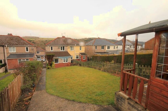 3 Bedroom Semi-Detached House To Rent In Smithy Moor Avenue, Stocksbridge, Sheffield, S36