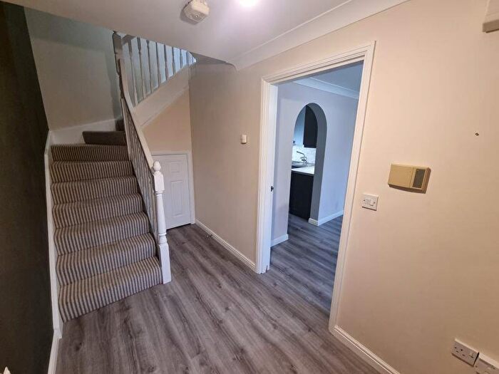 4 Bedroom Semi-Detached House To Rent In Kenny Drive, Carshalton, SM5