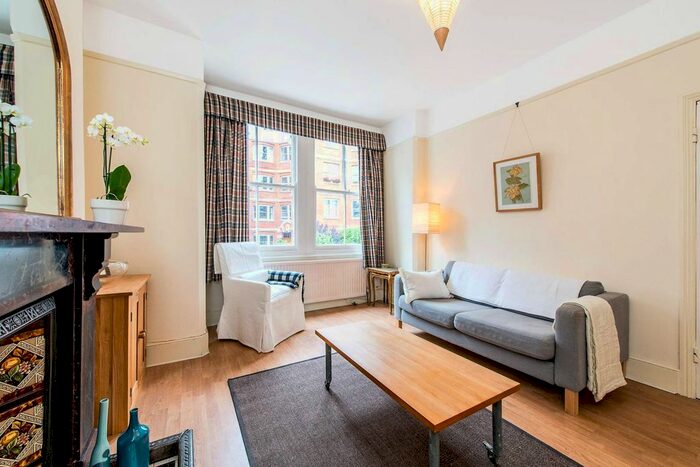 2 Bedroom Flat To Rent In Lurline Gardens, Battersea Park, London, SW11