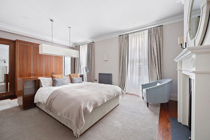 2 Bedroom Flat To Rent In Buckingham Street, London, WC2N