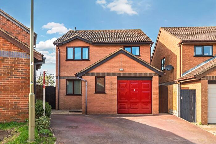 4 Bedroom Detached House For Sale In Langdale Road, Thame, OX9