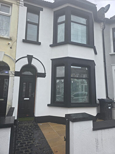 3 Bedroom Terraced House To Rent In Highbury Gardens, Ilford, Essex, IG3