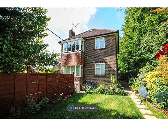 3 Bedroom Maisonette To Rent In Parkway Court, Ruislip, HA4