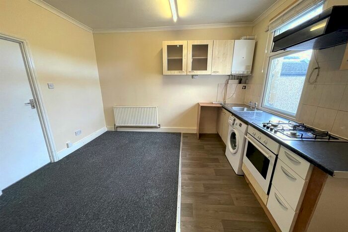 1 Bedroom Flat To Rent In Buckingham Road, Ilford, IG1