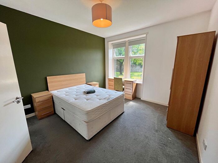 3 Bedroom Flat To Rent In Morgan Place, Dundee, DD4