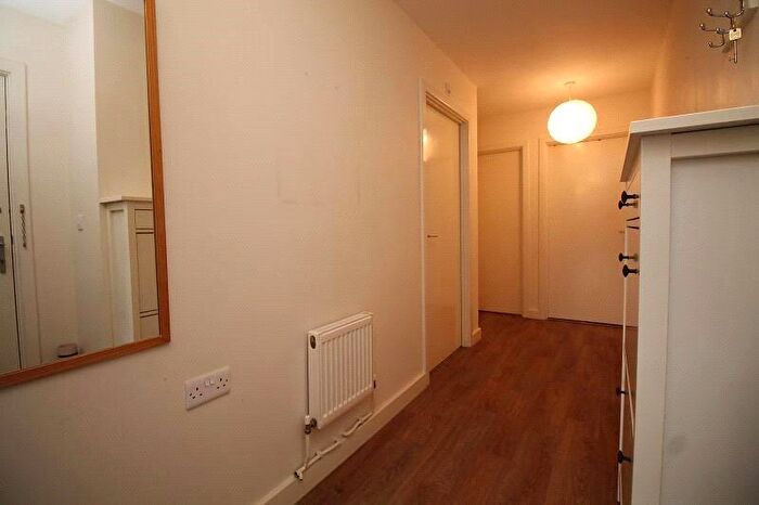 2 Bedroom Apartment To Rent In Romford Road, Forest Gate, London, E7