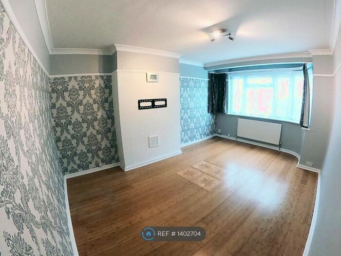 2 Bedroom Flat To Rent In Alexandra Avenue, Harrow, HA2