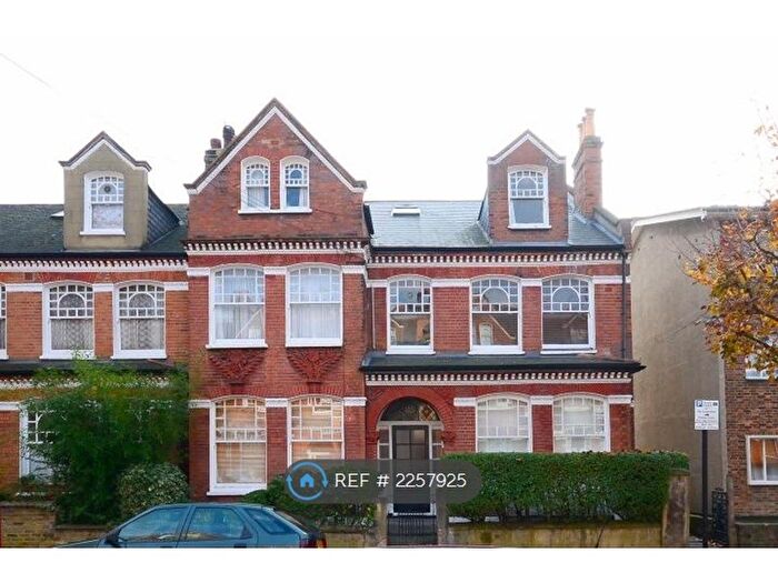 2 Bedroom Flat To Rent In Crockerton Road, London, SW17