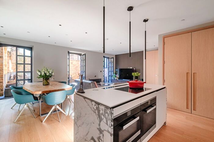 2 Bedroom Flat For Sale In Floral Court, Covent Garden, WC2E