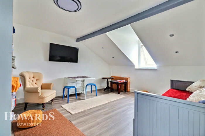 1 Bedroom Flat For Sale In Kirkley Cliff, Lowestoft, NR33