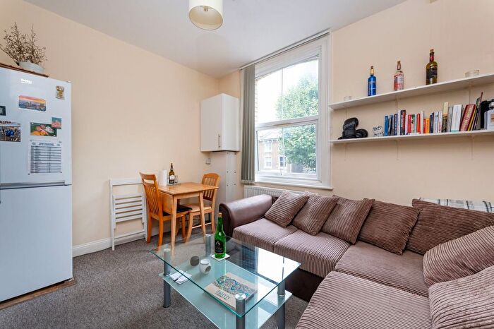 2 Bedroom Flat To Rent In Loftus Road, Shepherd's Bush, London, W12