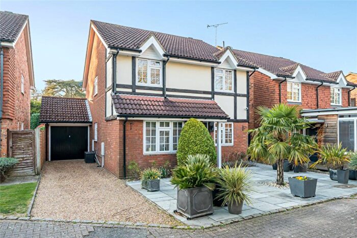 4 Bedroom Detached House For Sale In Village Close, Oatlands, Weybridge, Surrey, KT13