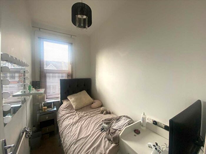 2 Bedroom Apartment To Rent In Leigh On Sea, SS9